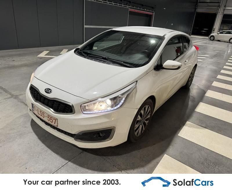 Weiß Gebraucht 2015 Kia ProCeed Limousine | 5.500 € (Fairer Preis) - Bild 1/4