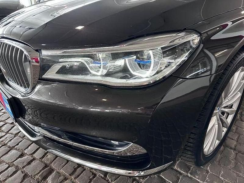 Gebraucht BMW 750 Sport Line 400 PS (294 kW) 2016 Grau Limousine