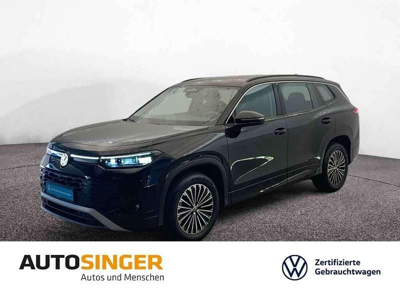 Grenadillschwarz metallic Gebraucht 2025 VW Tayron Life SUV | 45.560 € (Superpreis) - Bild 1/3