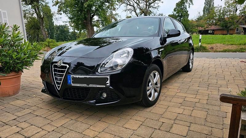 Schwarz Gebraucht 2011 Alfa Romeo Giulietta Kleinwagen | 7.499 € (Etwas zu teuer) - Bild 1/4