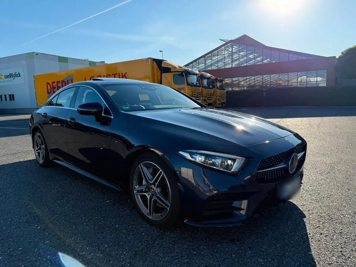 Gebraucht Mercedes CLS300 AMG line 245 PS (180 kW) 2019 Blau Coupé
