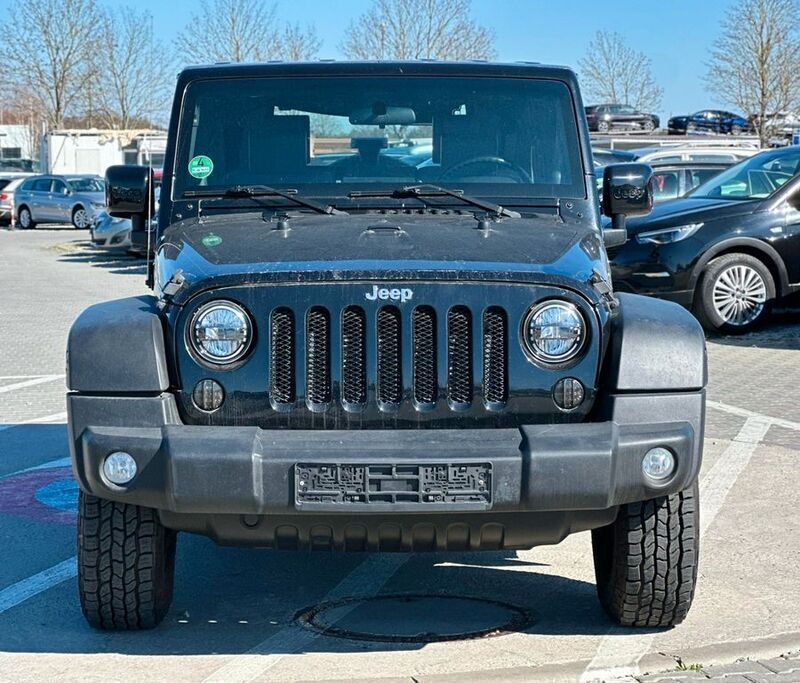 Schwarz Gebraucht 2010 Jeep Wrangler Unlimited Sport SUV | 17.200 € (Superpreis) - Bild 1/4