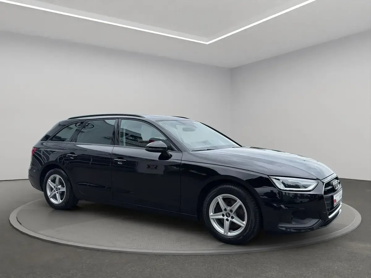 Gebraucht Audi A4 Design 136 PS (100 kW) 2022 Brillantschwarz Kombi