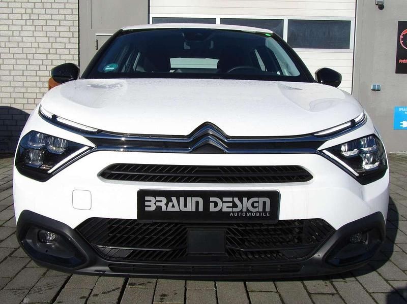 Gebraucht Citroën C4 Feel 131 PS (96 kW) 2023 Lackierung schwarz perla nera Kleinwagen