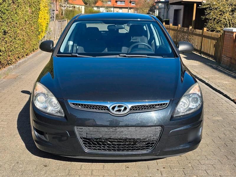 Gebraucht Hyundai i30 80 PS (58 kW) 2010 Schwarz Limousine