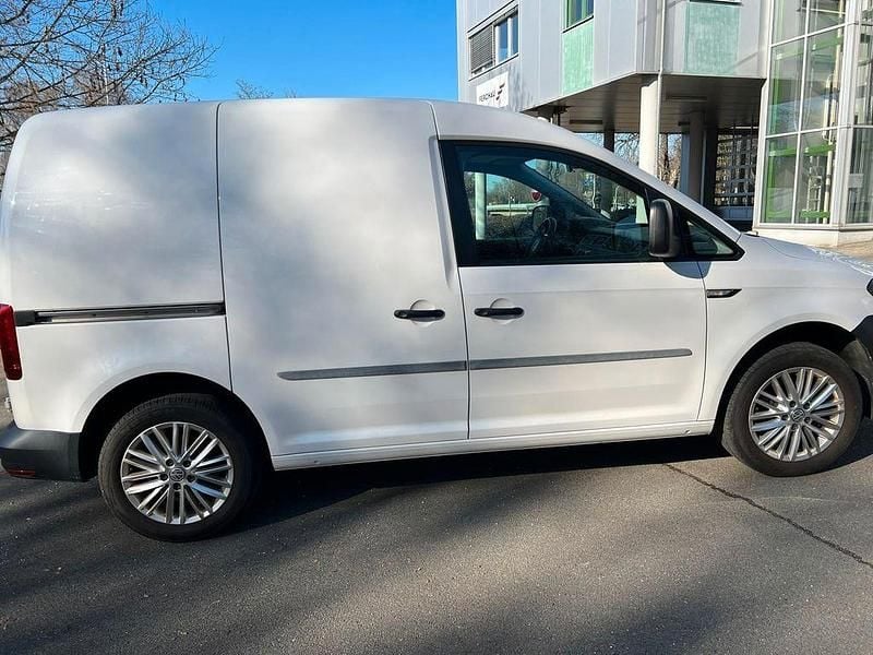 Gebraucht VW Caddy Trendline 102 PS (75 kW) 2018 Weiß Van / Kleinbus