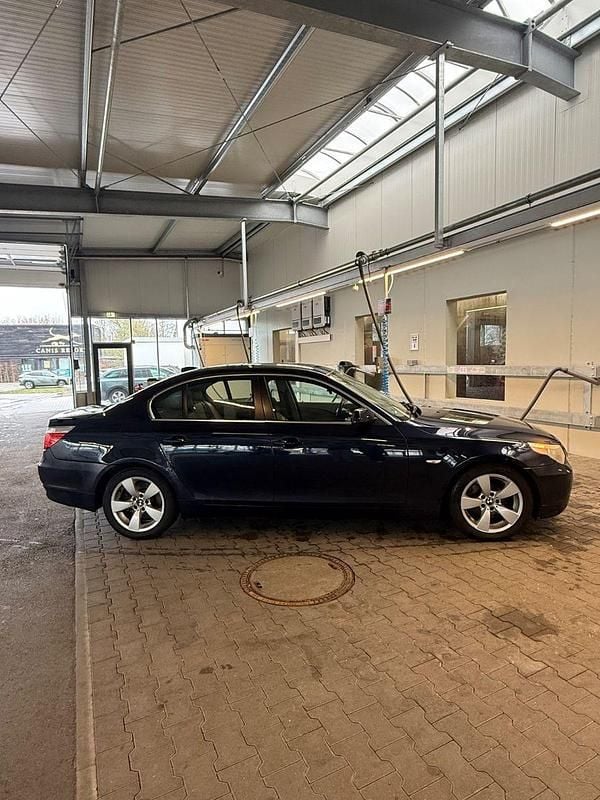 Second-hand BMW 525 177 CP (130 kW) 2005 Albastru Berlinǎ