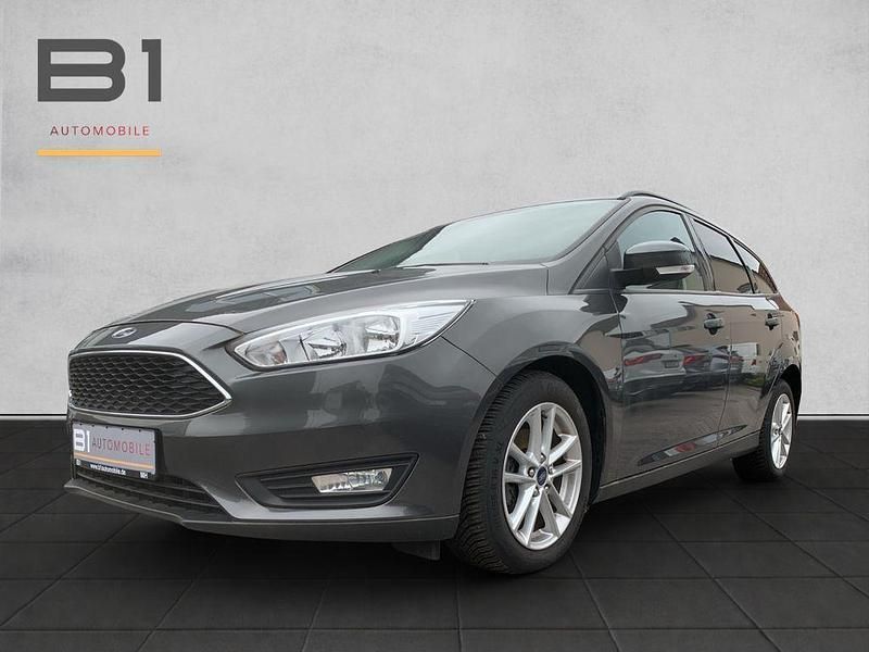 Gebraucht Ford Focus Trend 125 PS (91 kW) 2017 Grau Limousine