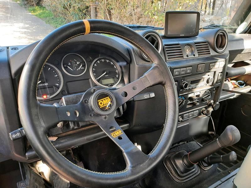 Gebraucht Land Rover Defender 122 PS (89 kW) 2008 Grün SUV