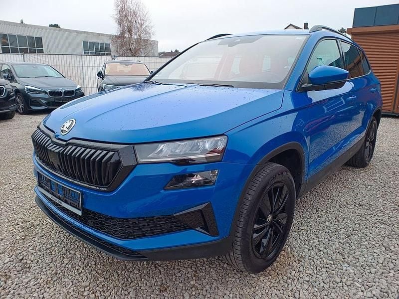 Blau Gebraucht 2024 Skoda Karoq Selection SUV | 27.499 € (Superpreis) - Bild 1/4