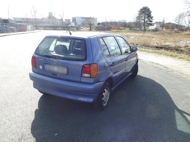 Gebraucht VW Polo 60 PS (44 kW) 1997 Blau Kleinwagen