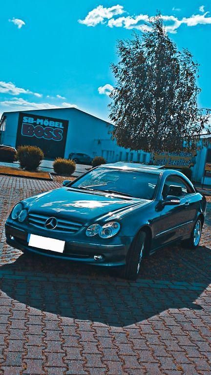 Blau Gebraucht 2004 Mercedes CLK320 Elegance Coupé | 5.550 € (Fairer Preis) - Bild 1/4