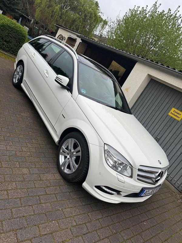 Weiß Gebraucht 2010 Mercedes 200 AMG Kombi | 12.300 € (Superpreis) - Bild 1/4