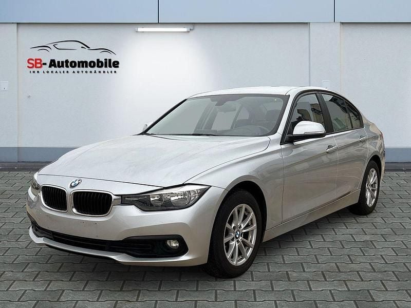 Gebraucht BMW 318 Advantage 150 PS (110 kW) 2016 Silber Limousine