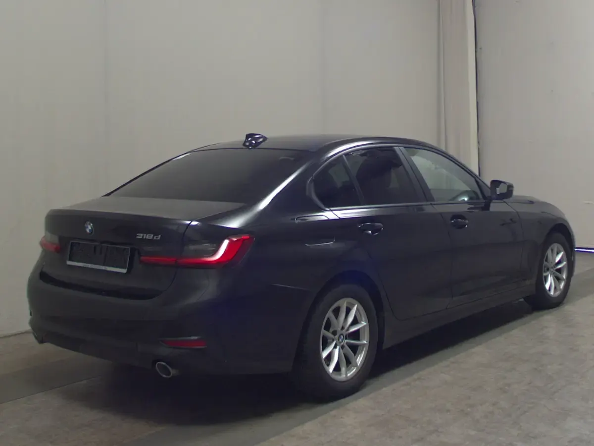 Gebraucht BMW 318 Advantage 150 PS (110 kW) 2021 Schwarz Limousine