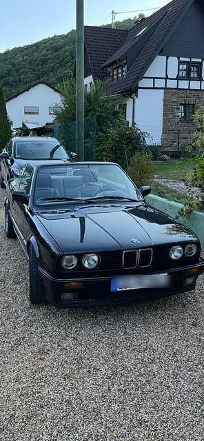 Schwarz Gebraucht 1991 BMW 320 Cabriolet Performance Cabrio | 21.000 € - Bild 1/4