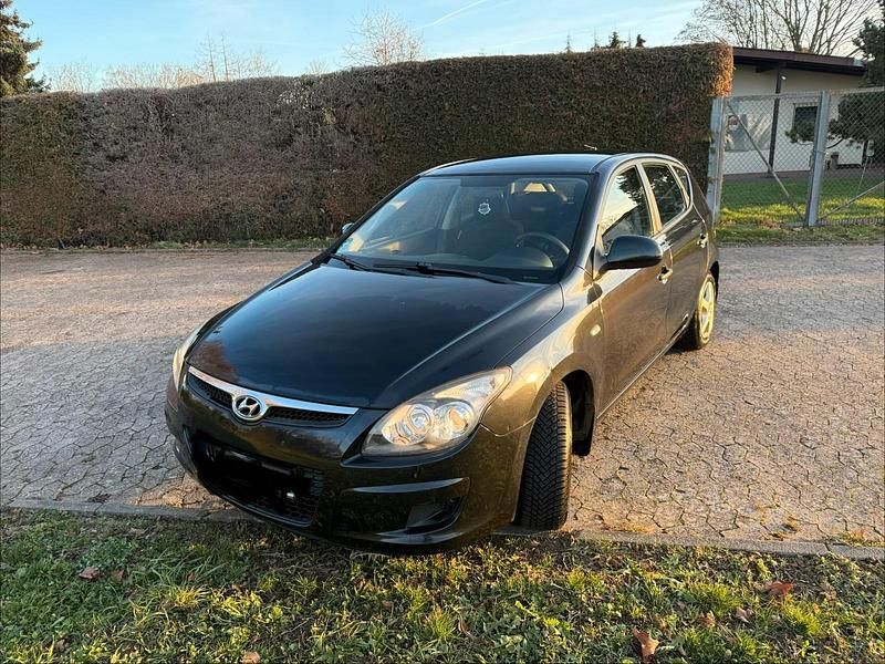 Gebraucht Hyundai i30 109 PS (80 kW) 2009 Schwarz Kleinwagen