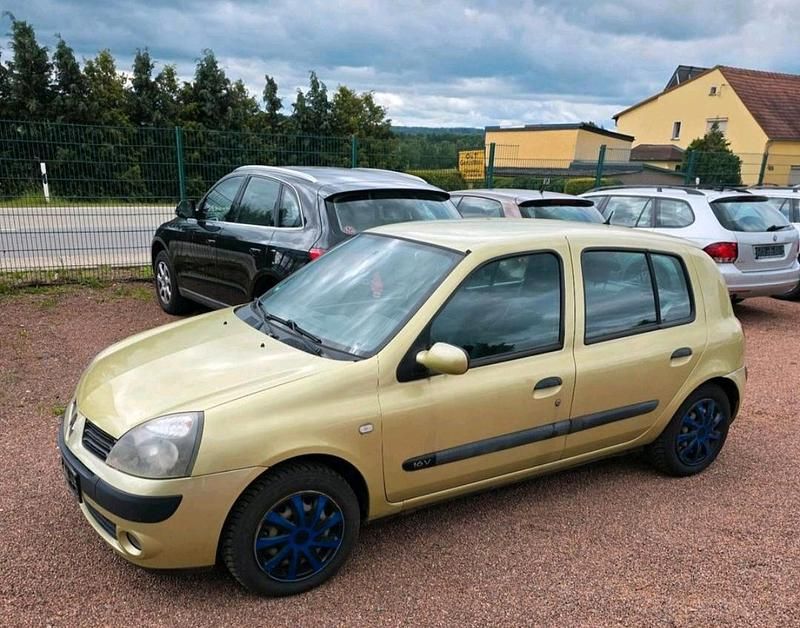 Gebraucht Renault Clio II 75 PS (55 kW) 2004 Andere außenfarben Limousine