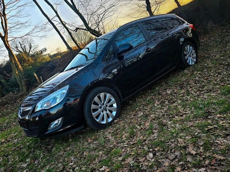 Gebraucht Opel Astra 125 PS (91 kW) 2012 Schwarz Kombi
