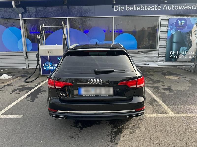 Gebraucht Audi A4 Comfort 190 PS (139 kW) 2019 Schwarz Kombi