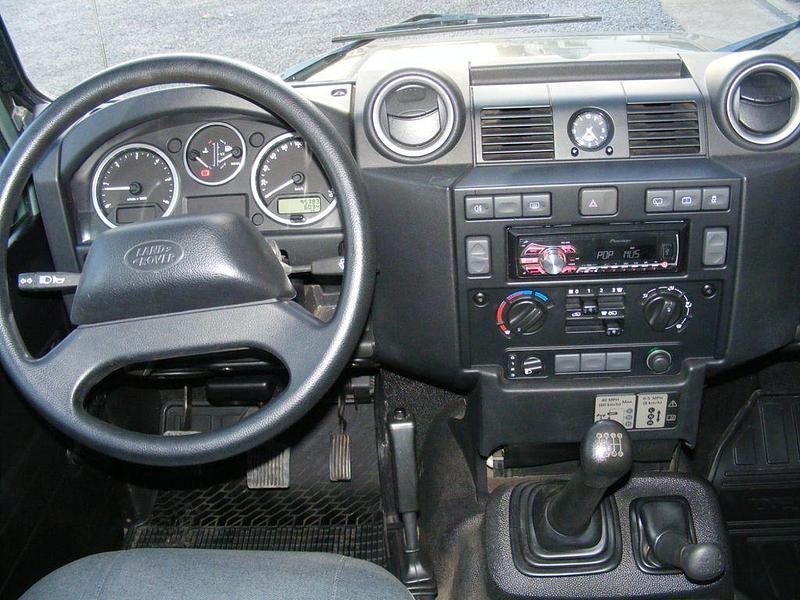 Gebraucht Land Rover Defender 122 PS (89 kW) 2015 Grün Kombi