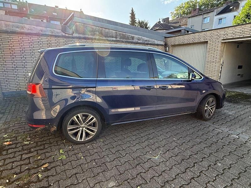 Blau Gebraucht 2019 VW Sharan United Van / Kleinbus | 25.900 € (Fairer Preis) - Bild 1/4