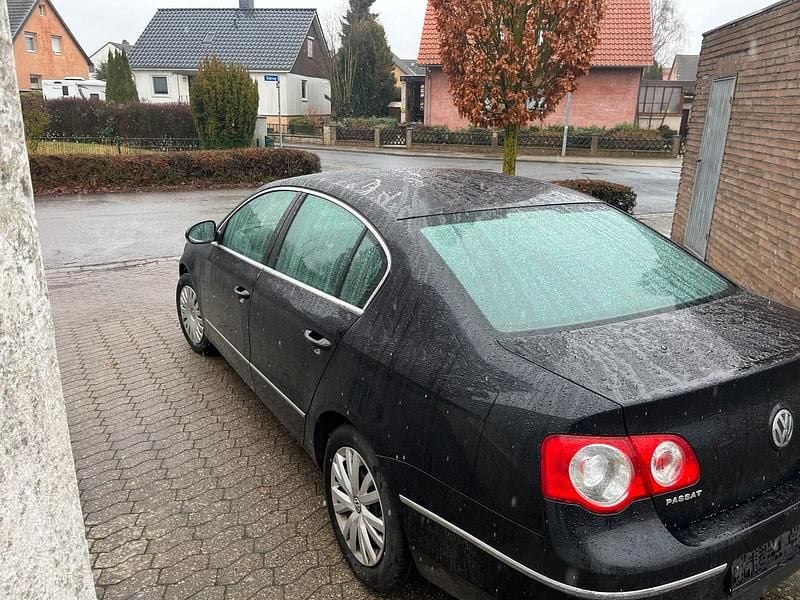 Gebraucht VW Passat 102 PS (75 kW) 2008 Schwarz Limousine