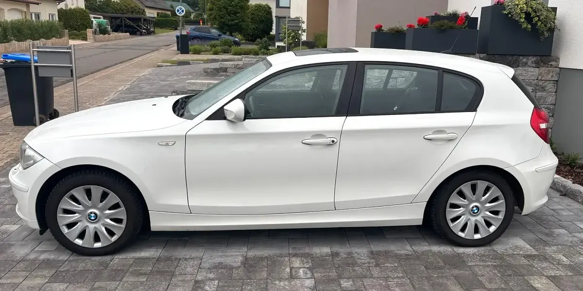 Używany BMW 116 122 KM (89 kW) 2011 Biały Hatchback