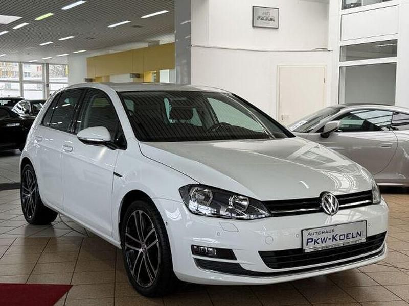 Gebraucht VW Golf VII LOUNGE 86 PS (63 kW) 2015 Weiß Limousine
