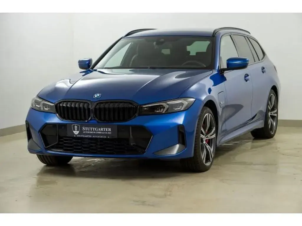 Gebraucht BMW 330e M Sport 292 PS (214 kW) 2022 Portimao blau m (metallic) Kombi