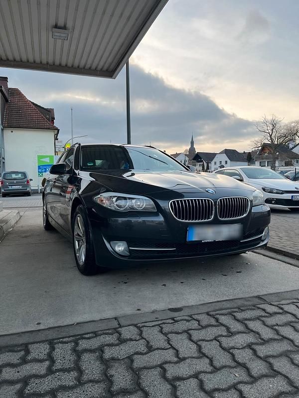Gebraucht BMW 520 185 PS (136 kW) 2012 Schwarz Kombi