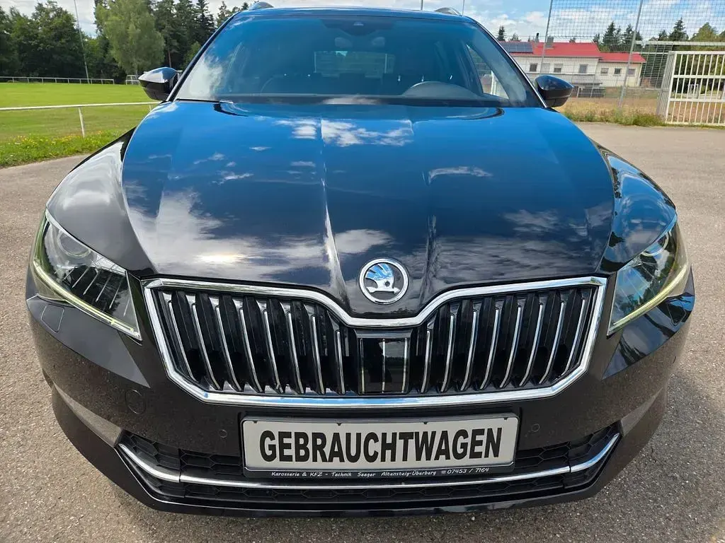 Gebraucht Skoda Superb LAURIN & KLEMENT 179 PS (131 kW) 2018 Schwarz Kombi