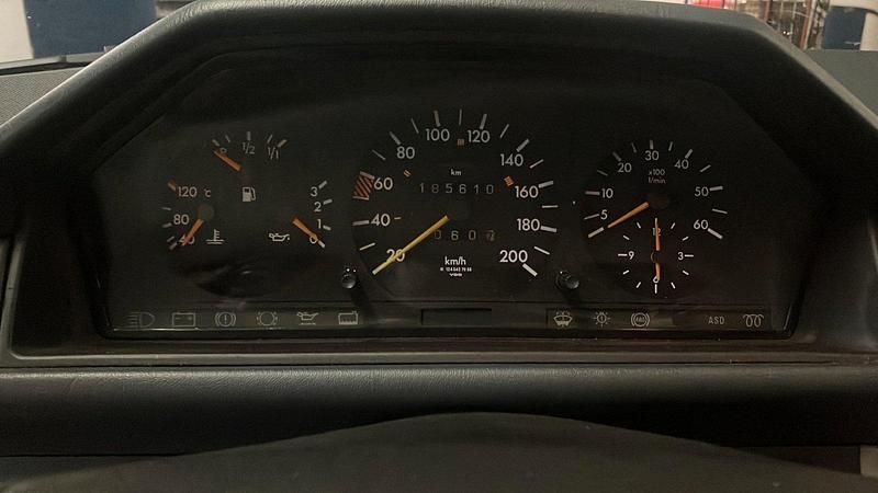Gebraucht Mercedes E250 94 PS (69 kW) 1989 Blau Limousine