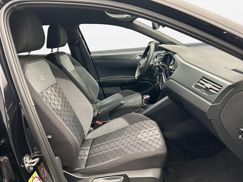 Gebraucht VW Taigo R-line 150 PS (110 kW) 2025 Deep black perleffekt SUV