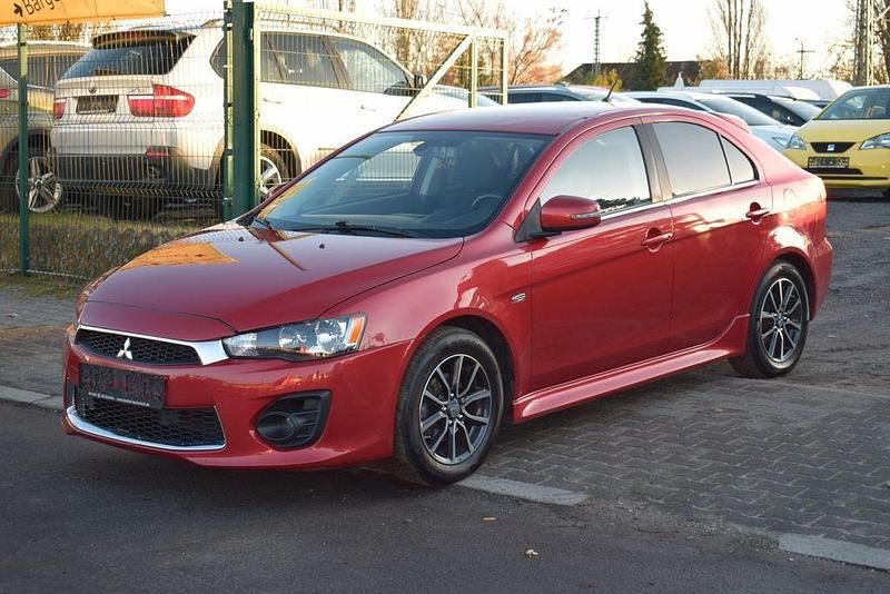 Gebraucht Mitsubishi Lancer Sportback Plus 140 PS (102 kW) 2016 Rot Limousine