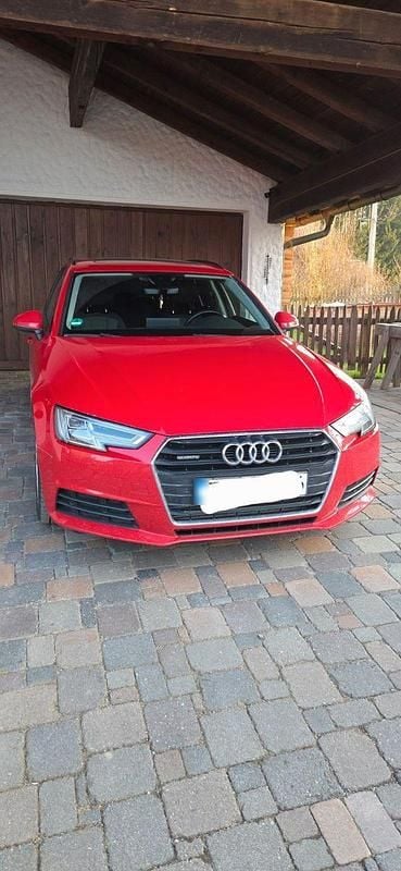 Używany Audi A4 Performance 218 KM (160 kW) 2018 Czerwony Kombi