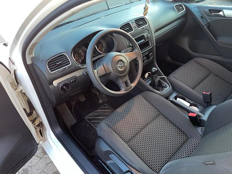 Gebraucht VW Golf 80 PS (58 kW) 2012 Weiß Coupé