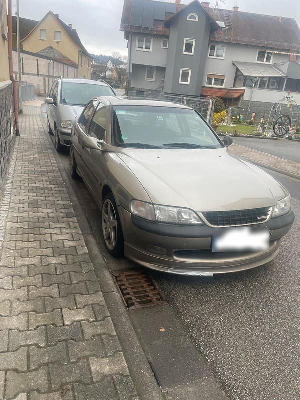 Gebraucht Opel Vectra 101 PS (74 kW) 1998 Gold Limousine
