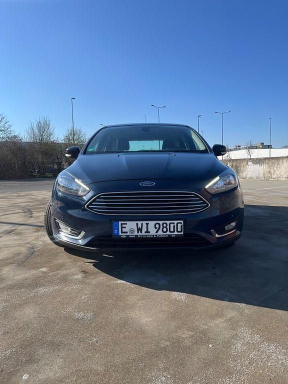 Gebraucht Ford Focus Titanium 125 PS (91 kW) 2014 Blau Kombi