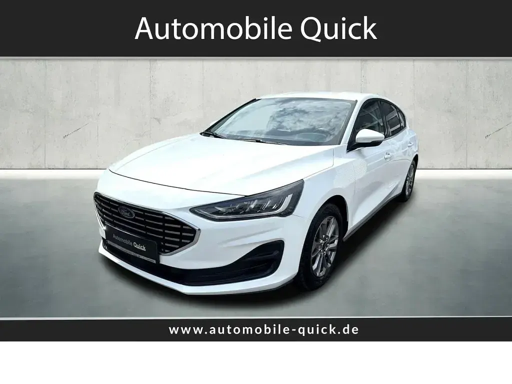 Gebraucht Ford Focus Titanium 125 PS (91 kW) 2023 Frostweiß Limousine