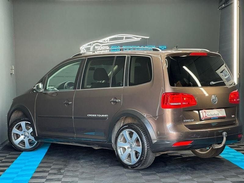 Gebraucht VW Touran Cross 140 PS (102 kW) 2011 Braun Van / Kleinbus