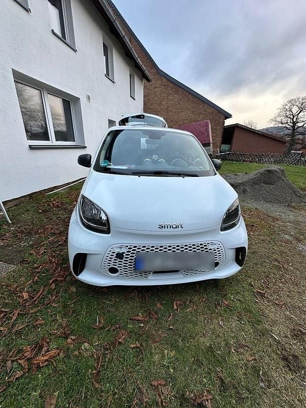 Weiß Gebraucht 2021 Smart ForFour Electric Drive Kleinwagen | 7.850 € (Guter Preis) - Bild 1/4