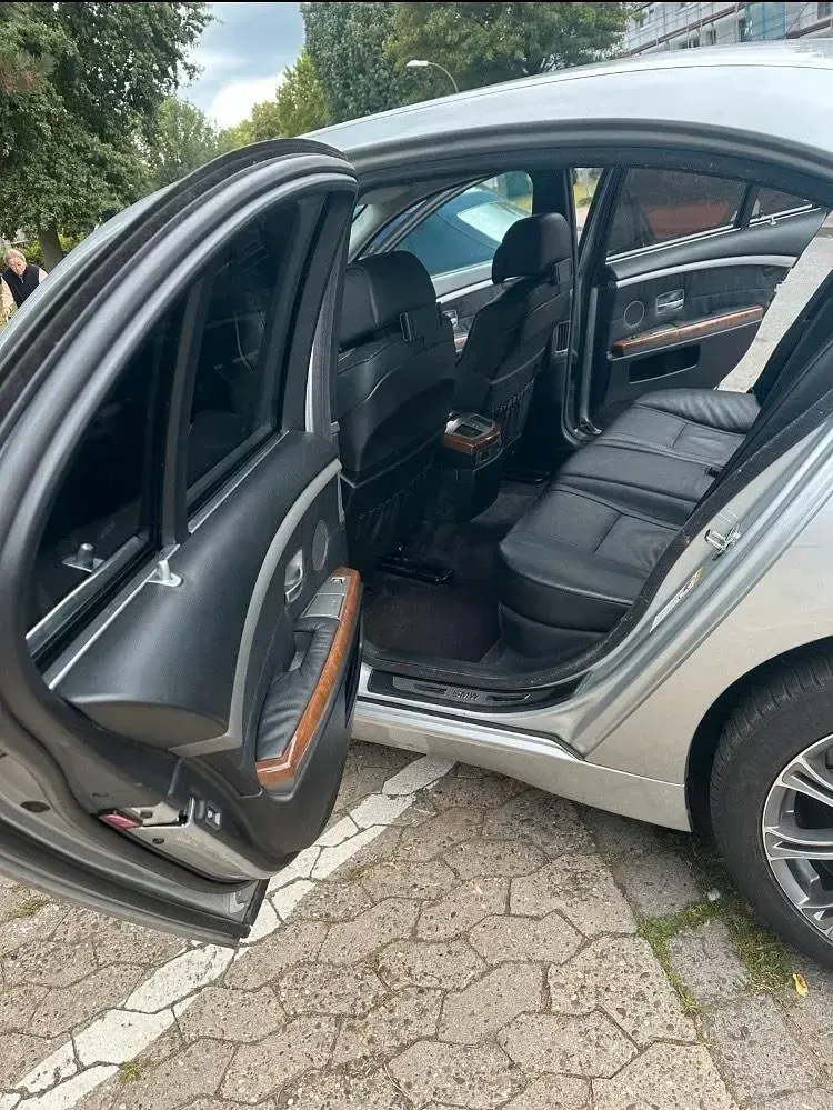 Gebraucht BMW 735 272 PS (200 kW) 2002 Silber Limousine