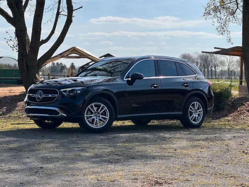 Schwarz Gebraucht 2023 Mercedes GLC220 SUV | 53.200 € (Fairer Preis) - Bild 1/4
