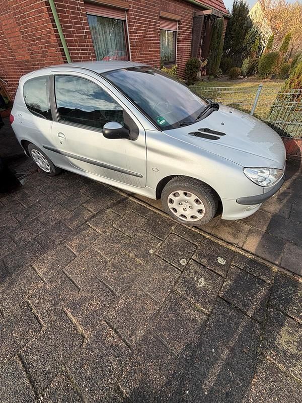 Gebraucht Peugeot 206 74 PS (54 kW) 2002 Silber Kleinwagen