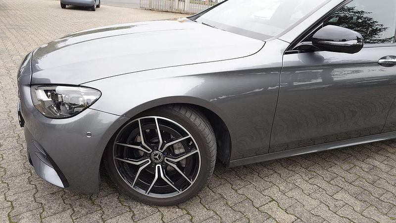 Gebraucht Mercedes E220 AMG 194 PS (142 kW) 2021 Grau Kombi