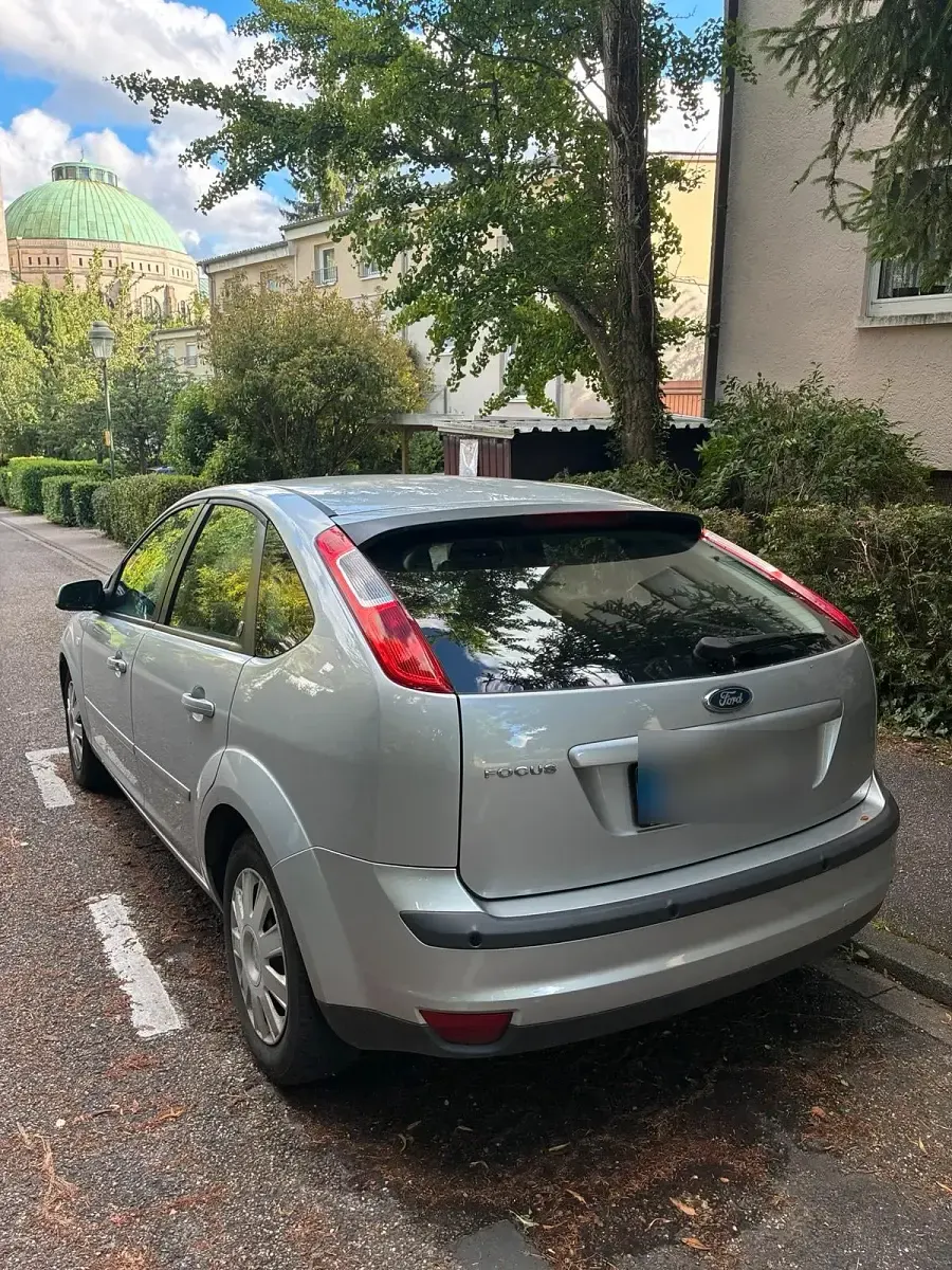 Gebraucht Ford Focus 101 PS (74 kW) 2005 Grau Kleinwagen