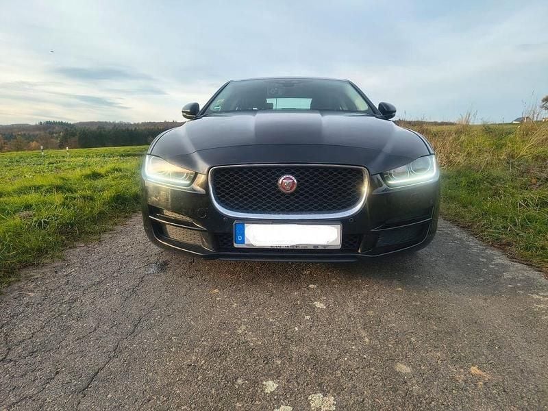 Schwarz Gebraucht 2015 Jaguar XE Prestige Limousine | 10.000 € (Guter Preis) - Bild 1/4
