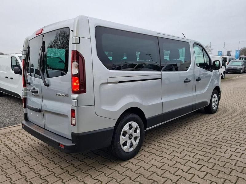 Gebraucht Renault Trafic Equilibre 150 PS (110 kW) 2024 Highland grey (grau) Van / Kleinbus