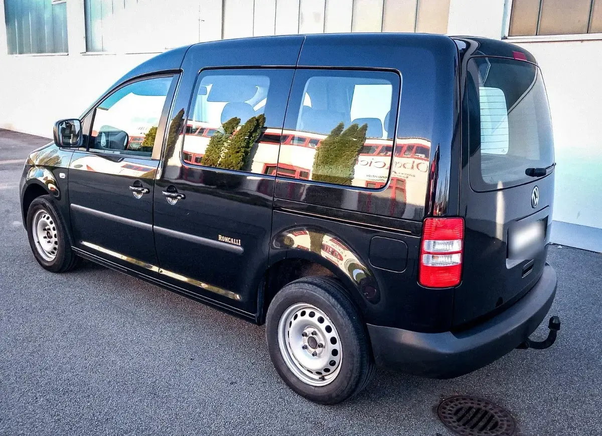 Gebraucht VW Caddy 109 PS (80 kW) 2011 Schwarz Van / Kleinbus